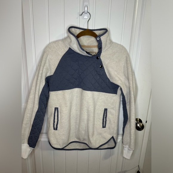Abercrombie & Fitch Asymmetrical Snap Up Quilted Fleece Sweatshirt - Picture 2 of 7
